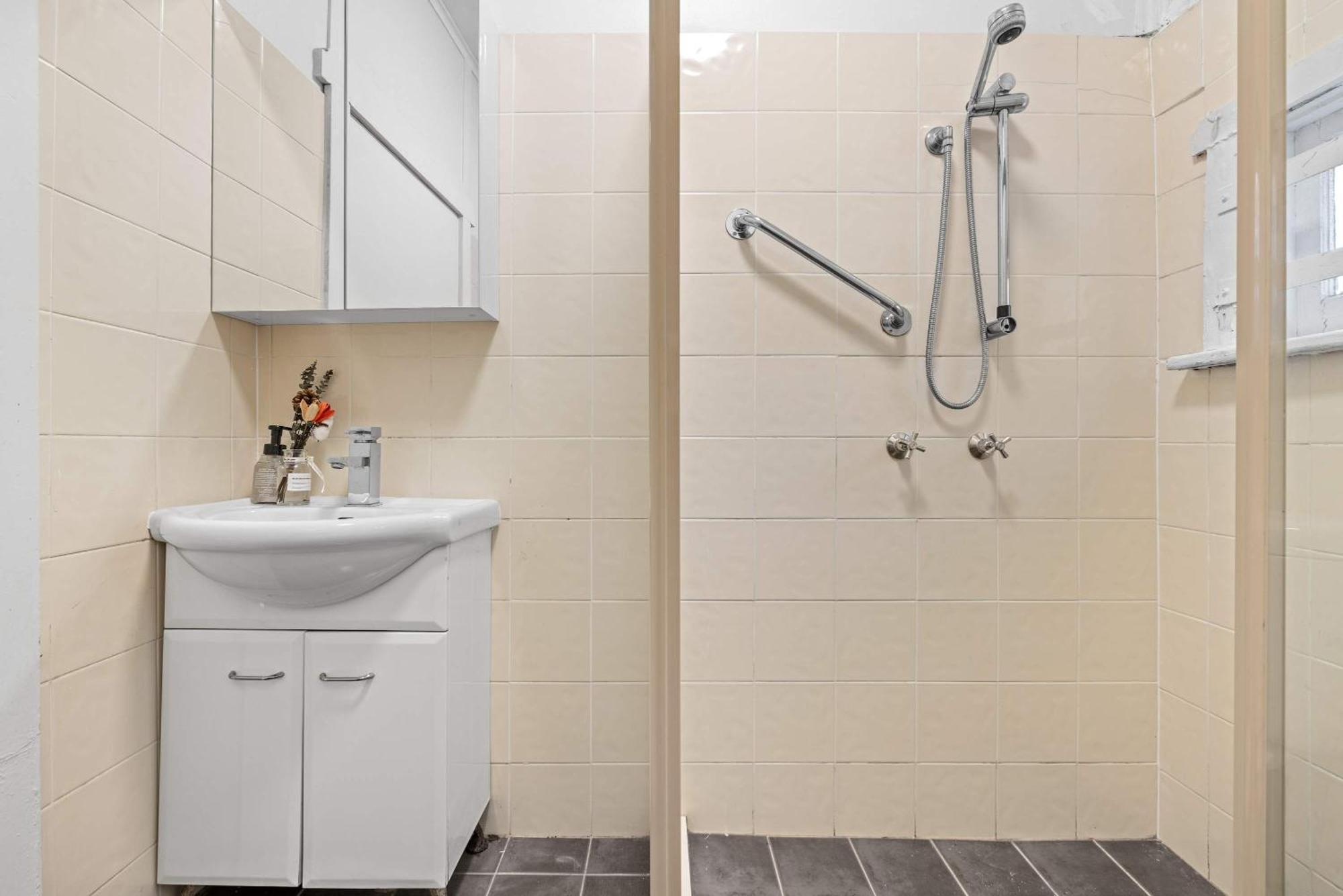 Boutique Double - Centrally Located - Shared Bathroom Affittacamere