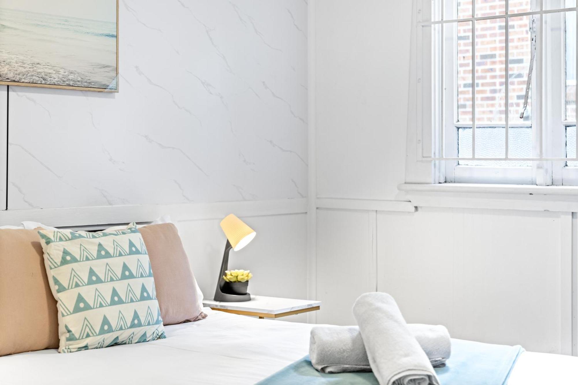 Boutique Double - Centrally Located - Shared Bathroom Affittacamere Sydney